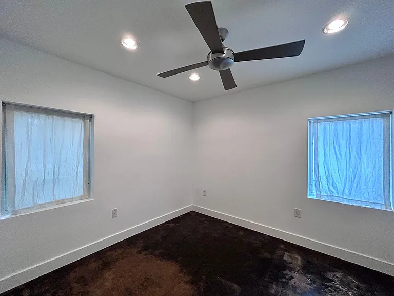 1718 Giles St — Photo 15