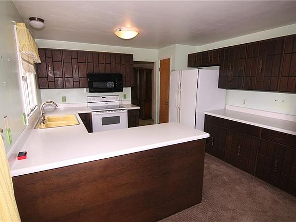 3rd image of 43 Charter Oaks Dr