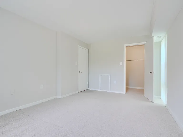 Westchester West Apartments — Photo 21