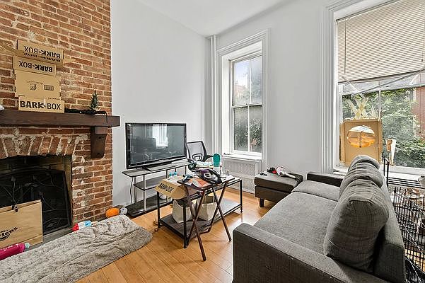 1st image of 32 Beekman Pl APT 5A
