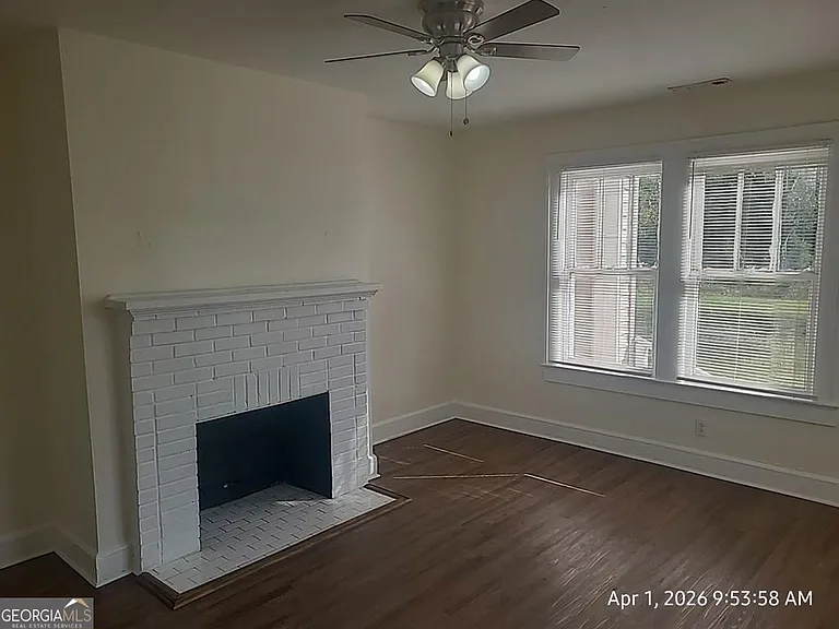 209 W Moore St — Photo 2