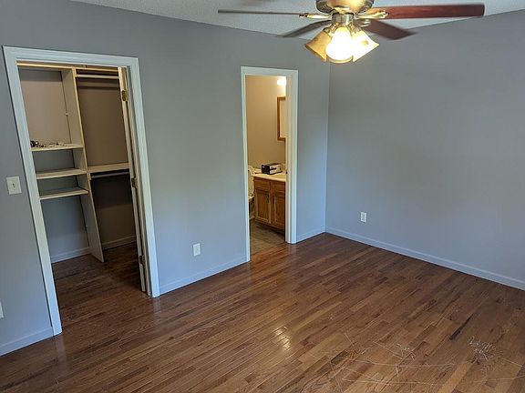 Master on main with walk in closet