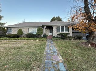 10 Memory Ln, Poughkeepsie, NY 12603