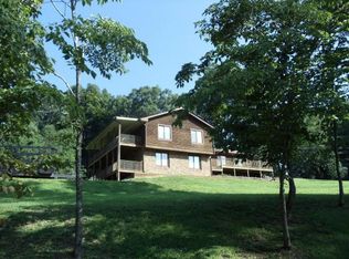 504 Deerwood Dr, Mt Carmel, TN 37645