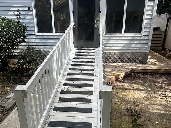 3rd image of 210 Orange St