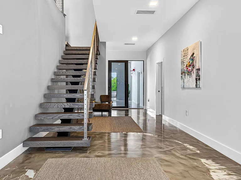 131B Forest Hills Dr — Photo 2