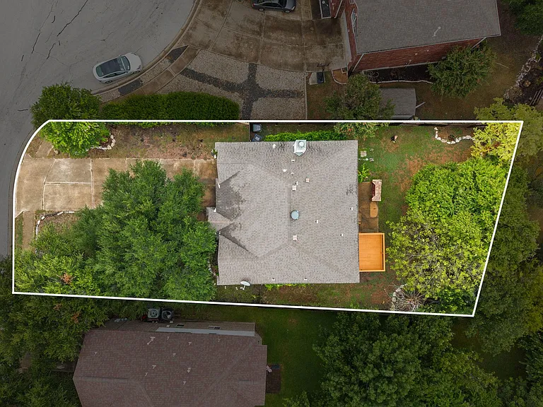 1006 Shadow Valley Cv — Photo 37
