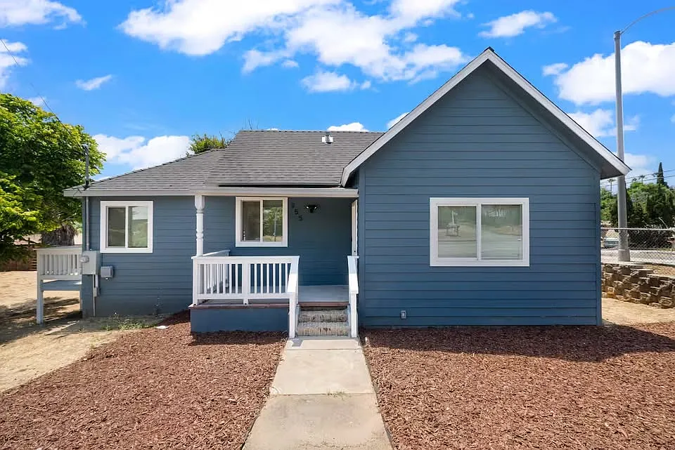 4 bed, 1456 sqft, $4,100 — Photo 1