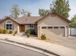 27 SW Leonard St, Grants Pass, OR 97526