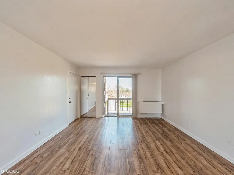 2217 Nichols Rd #E — Photo 2
