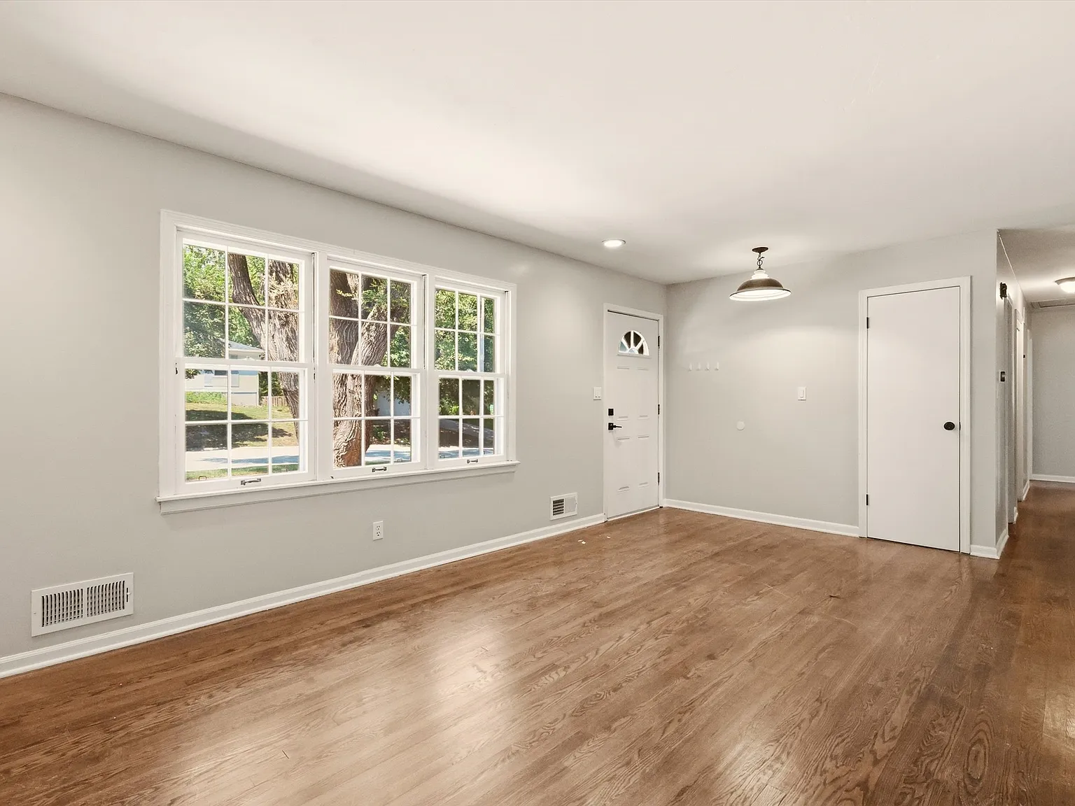 4 bed, 2200 sqft, $2,150 — Photo 2