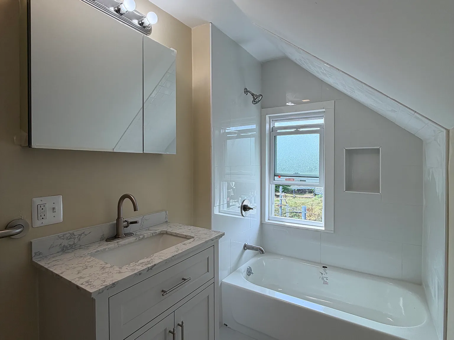 2 bed, $2,600 — Photo 4
