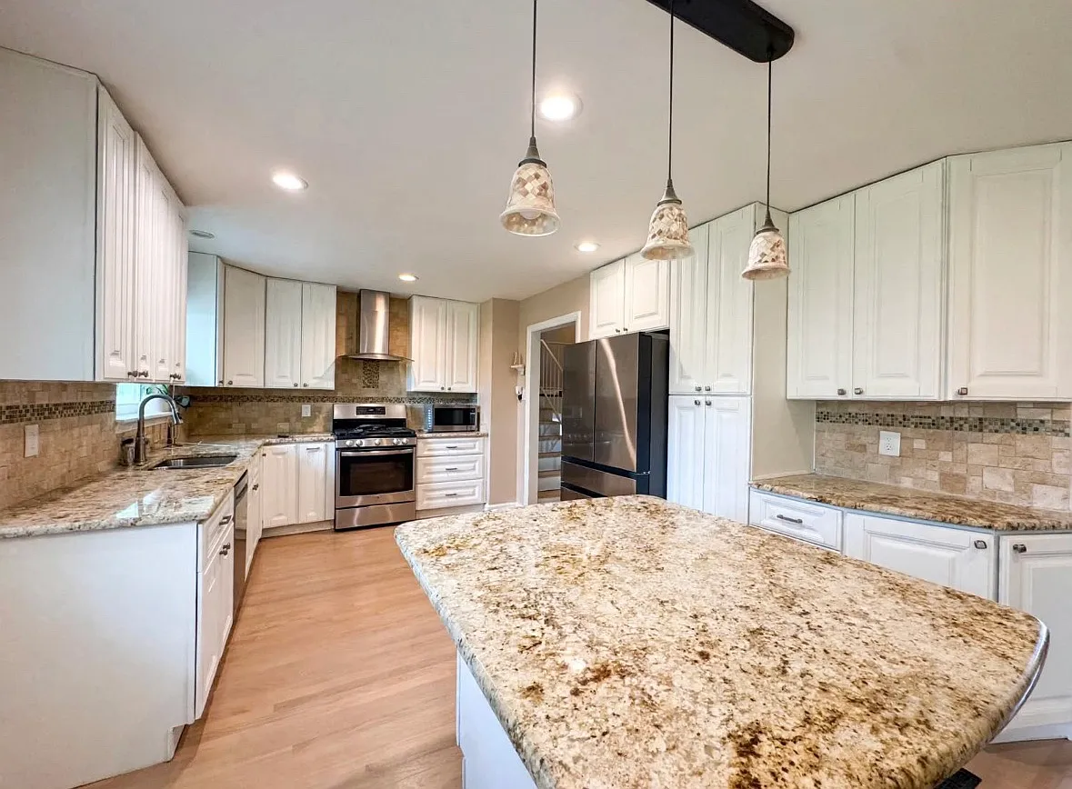 4 bed, 2908 sqft, $5,800 — Photo 3