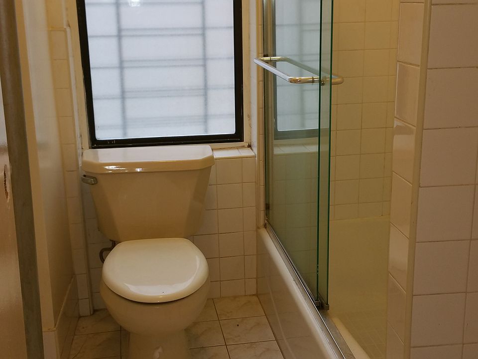 2nd image of 115 Lincoln Rd APT 1E