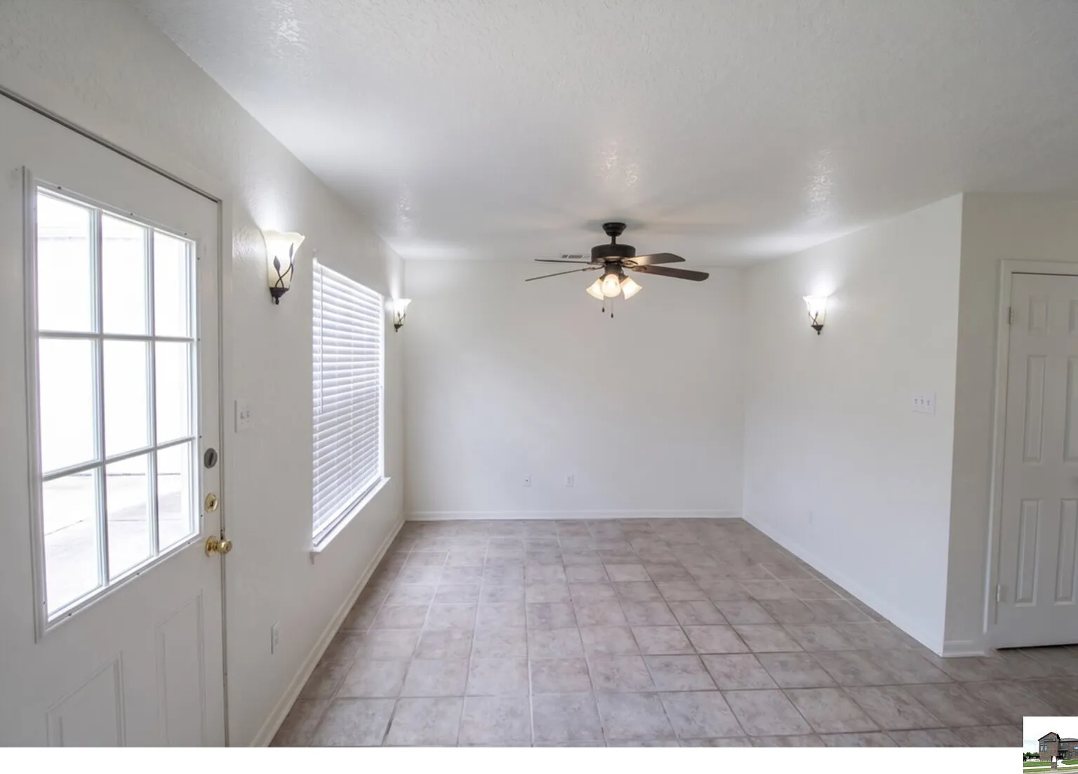 2 bed, 1.5 bath, 1110 sqft, $1,050 — Photo 3