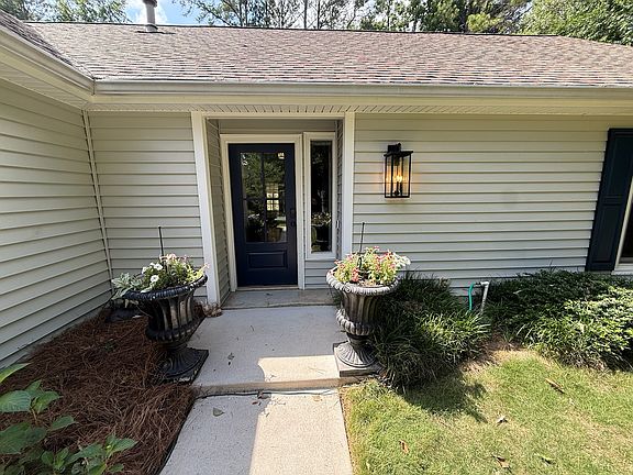3rd image of 4853 Creekland Trce