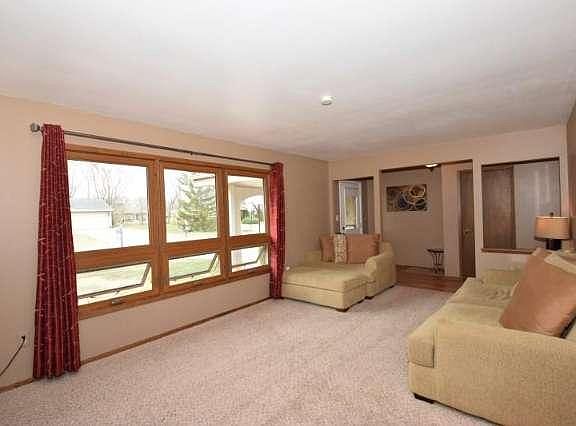 3rd image of 7058 Evans Dr