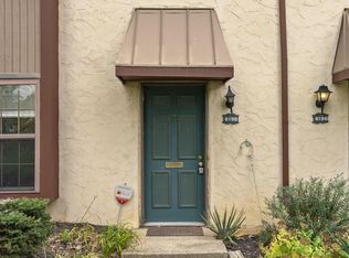 6198 Stornoway Dr S, Columbus, OH 43213