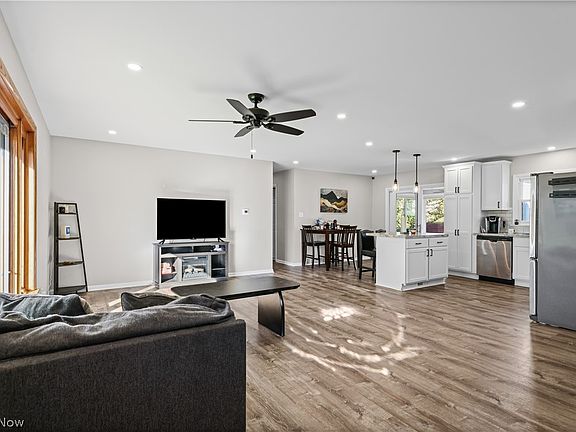 2nd image of 3267 Nidover Dr