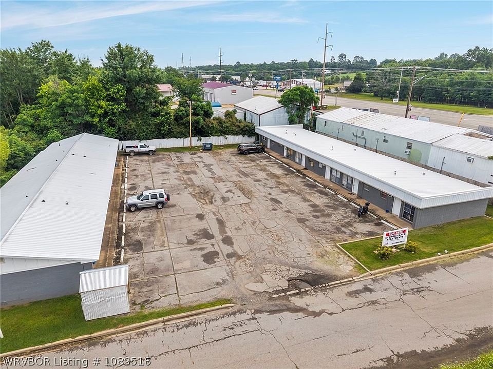 1st image of 100 Georgia Pl