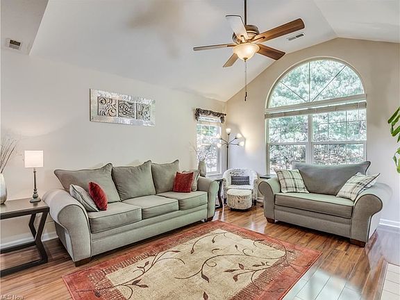 4th image of 599 Morningstar Dr
