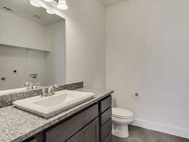 206 Topaz #1502 — Photo 30
