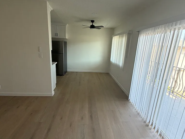 2733 Montrose Ave #5 — Photo 5