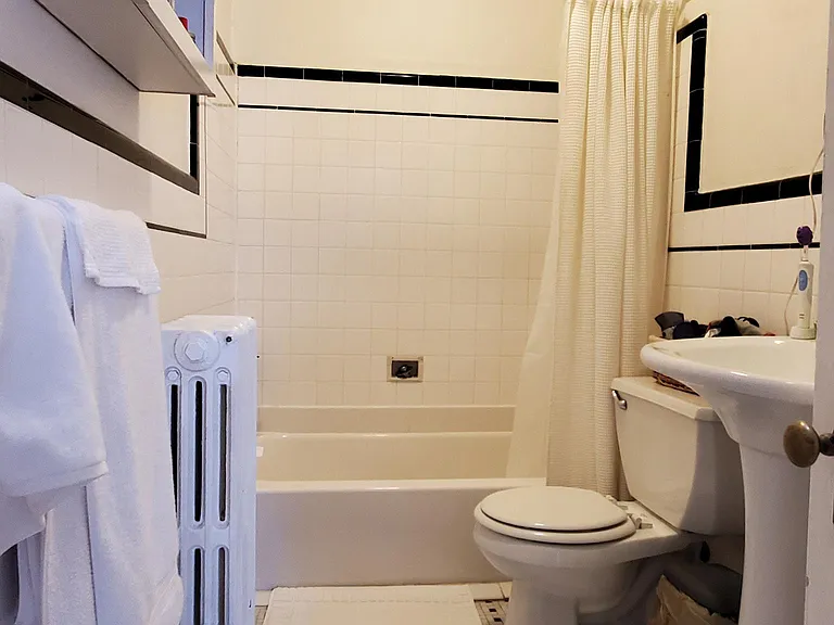 1904 Pine St #2R — Photo 16