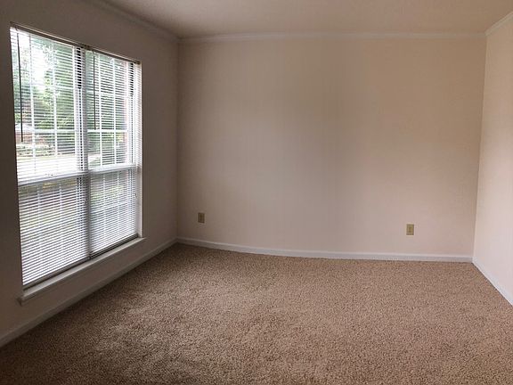 4th image of 569 Live Oak Ct