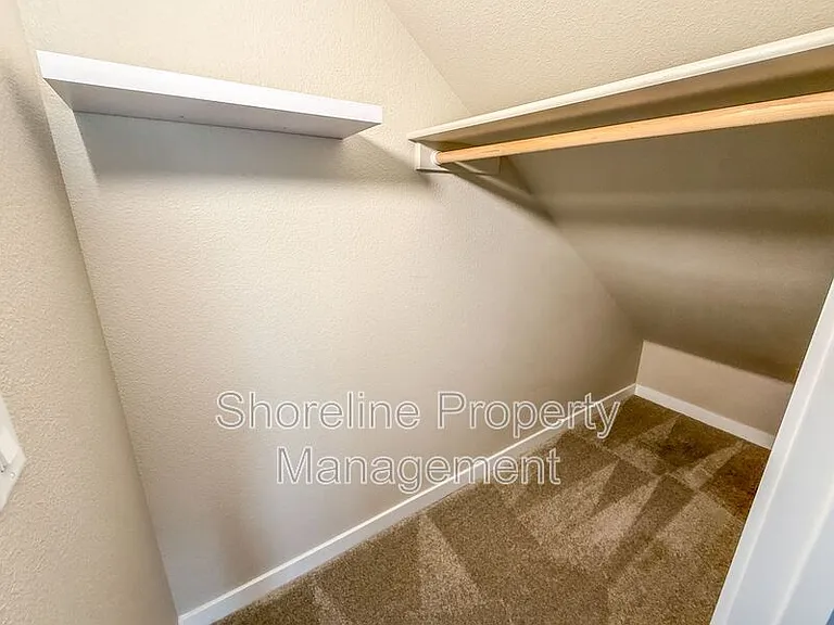 19304 Geneva Way — Photo 33