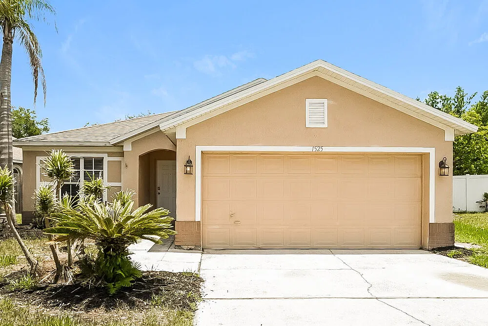 3 bed, 2.0 bath, 1255 sqft, $3,030 — Photo 1