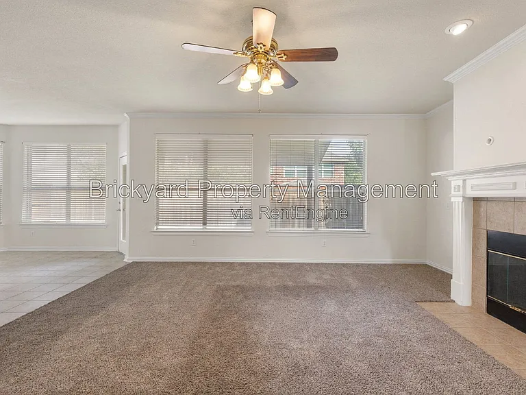 4409 Mitchell Ln — Photo 9