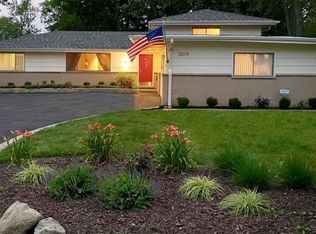 3019 Applegate Ln, Glenview, IL 60025