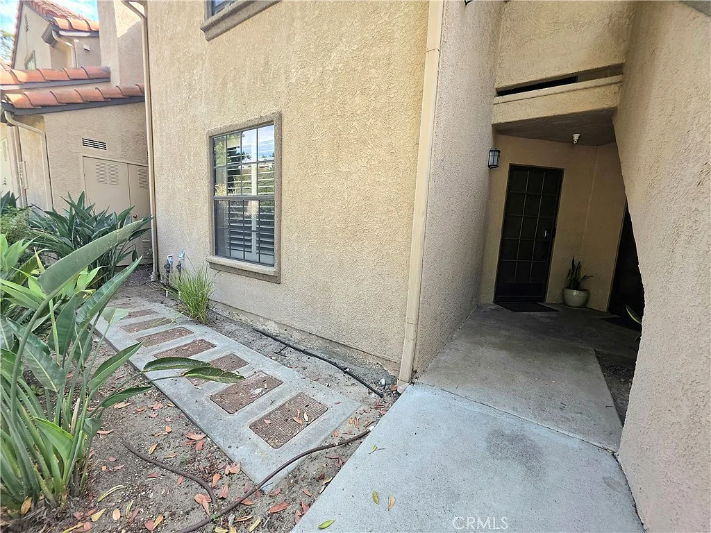 2 bed, 877 sqft, $3,200 — Photo 3