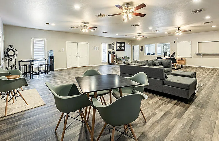 Brookhollow Apartments — Photo 3