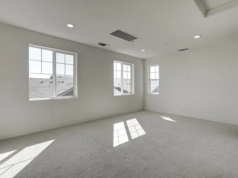 12101 Almeria Way — Photo 17
