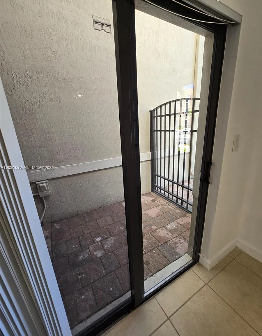 22401 SW 88 PL — Photo 2