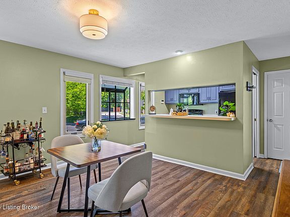 4th image of 400 Rosewood Ct