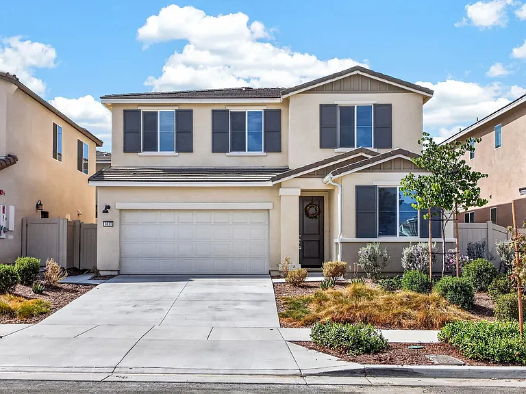 1037 Yuzu Way — Photo 3