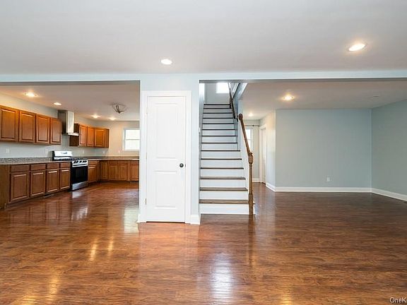 3rd image of 11 Golden Ave