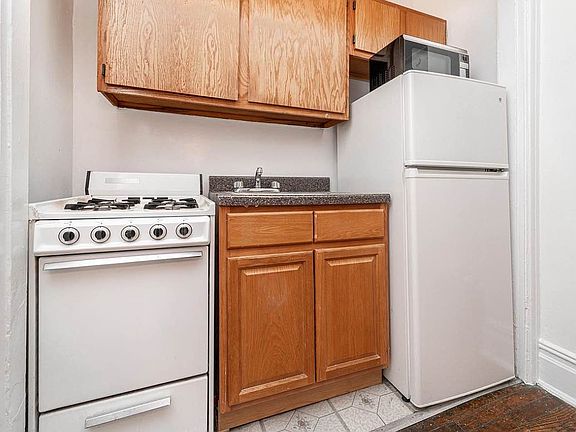 4th image of 30-56 30th St #2F