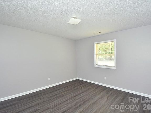 2nd image of 152 Glen Gar Dr