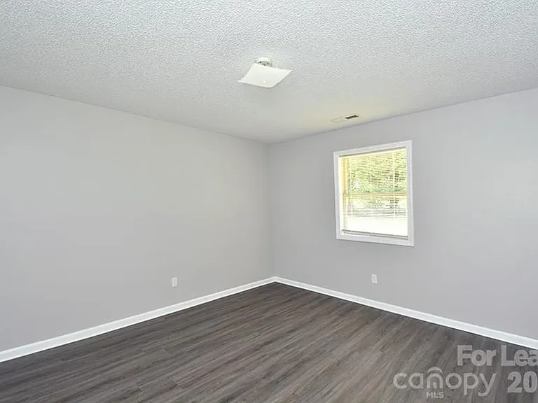 152 Glen Gar Dr — Photo 2