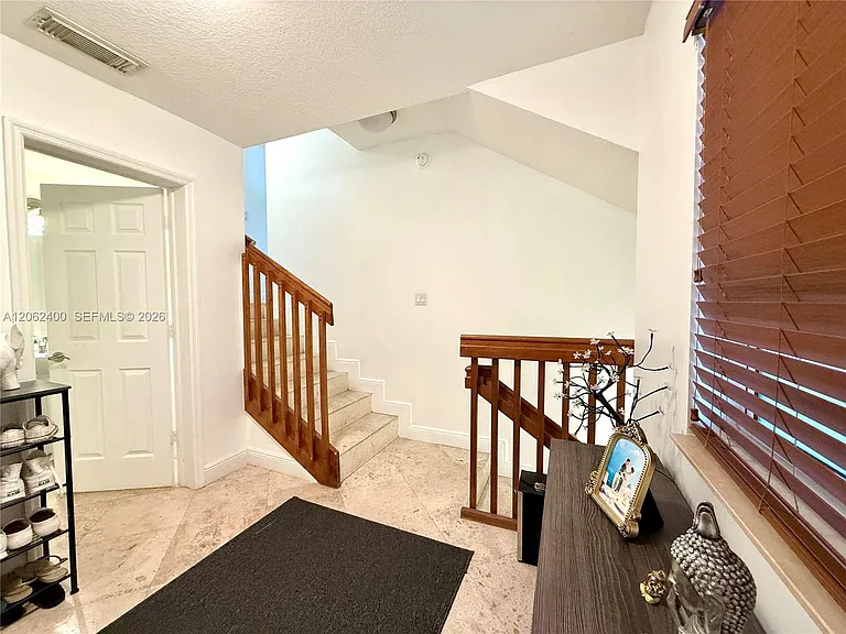 1033 SW 9th Ct #M-2 — Photo 2