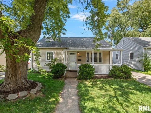 2257 E Converse Ave, Grandview, IL 62702