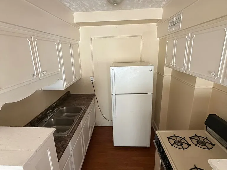 Whitestone Manor Apartments — Photo 4