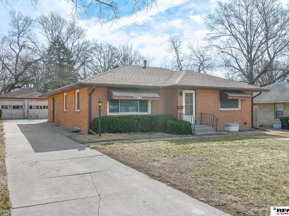 1810 S 48th St, Lincoln, NE 68506