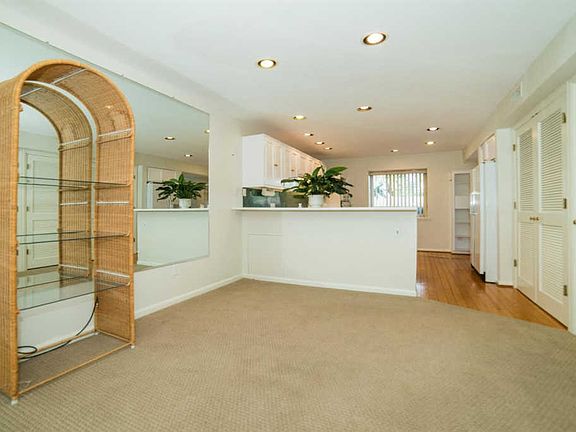 5th image of 25 Stillmeadow Dr