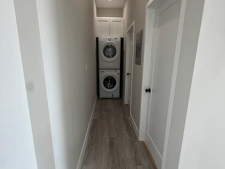 151 1/2 E 47th St #153 — Photo 5