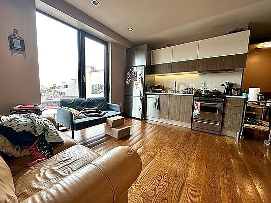 2nd image of 865 Willoughby Ave APT 6G